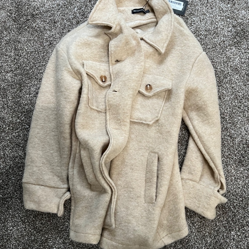 ✨NWT Pretty Little Thing Oatmeal Shacket One Sz✨ - Picture 2 of 5